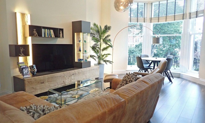 South Cliff Cottage | Cozy 2-Bedroom Stay in Scarborough with Ocean Views
