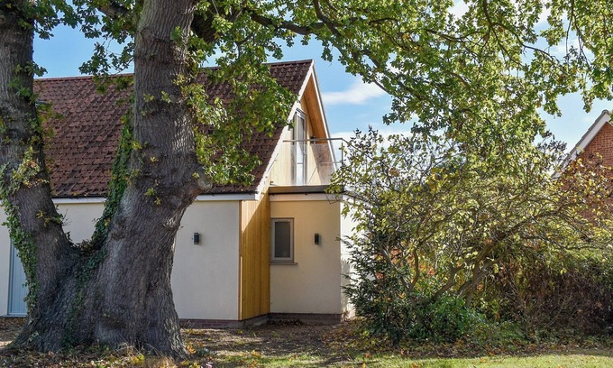 Layer Marney Cottage | Cozy 2 Bedroom Retreat with Ocean Views in West Mersea