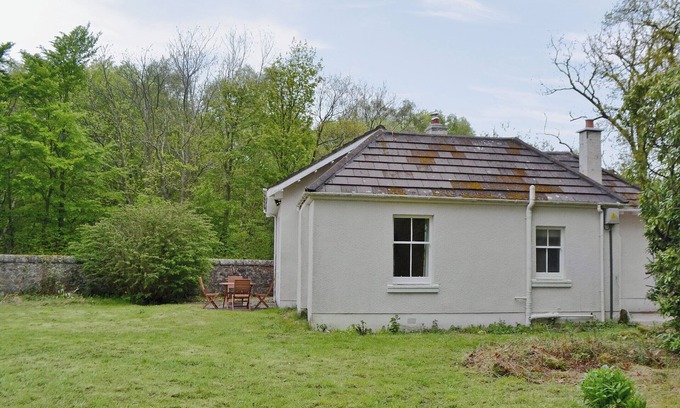 Dunfermline Cottage | Perfect 2 Bedroom Stay in Oakley Near Dunfermline