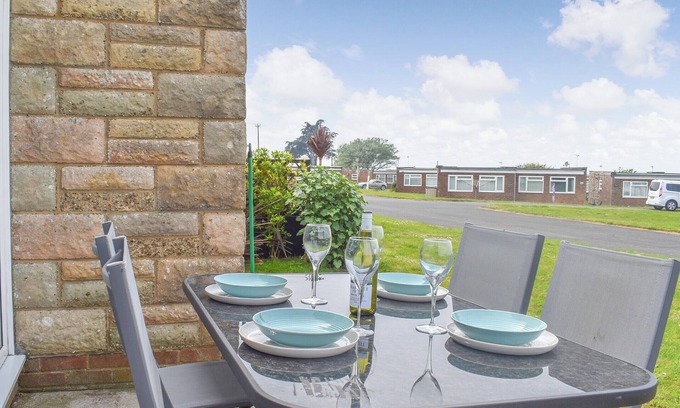Freshwater Cottage | Family-Friendly 2 Bedroom Stay in Freshwater Awaits You