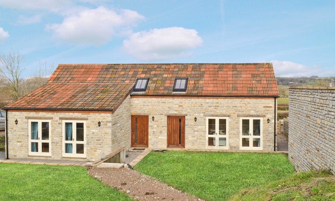 Glastonbury Cottage | Cozy 2-Bedroom Getaway in West Pennard, Near Glastonbury
