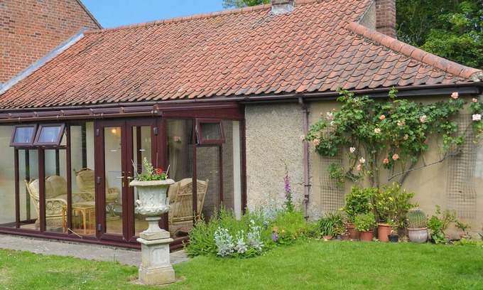 Happisburgh Cottage | Exceptional 2 Bedroom Retreat with Oceanfront Views