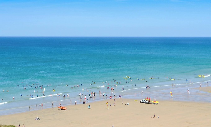 Perranporth Cottage | Family-Friendly 2 Bedroom Retreat in Perranporth with Ocean View