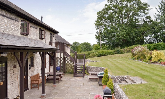 East Meon Cottage | Family-Friendly 2 Bedroom Retreat in East Meon, Petersfield