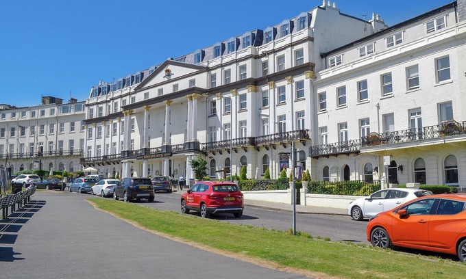 South Cliff Cottage | Top-Rated 2 Bedroom Oceanfront Accommodation in Scarborough