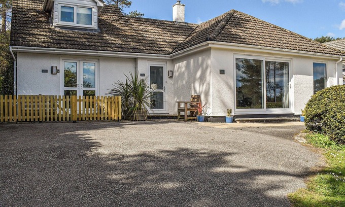 Carlyon Bay Cottage | Exceptional 2-Bedroom Stay in Carlyon Bay with Ocean View