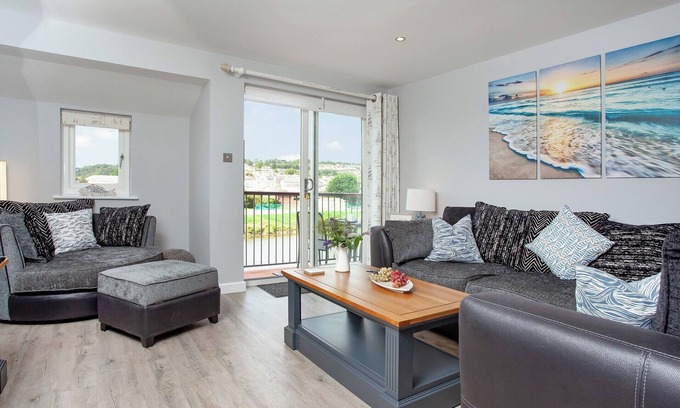 Egloshayle Cottage | Cozy 2-Bedroom Retreat in Wadebridge with Ocean Views