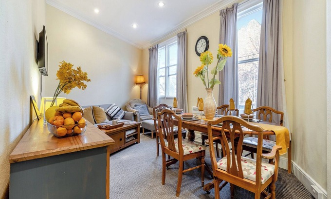 Whitchurch Cottage | Inviting 2 Bedroom Retreat in Whitchurch with Lake View