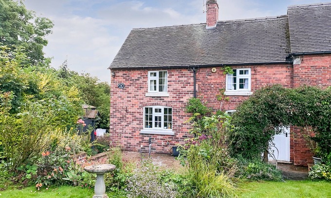 Calwich Cottage | Family-Friendly 2 Bedroom Accommodation in Ashbourne