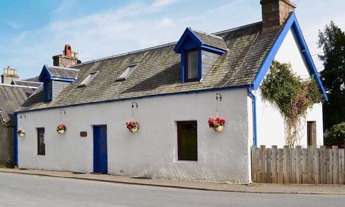 Carrbridge Cottage | Inviting 2 Bedroom Accommodation in Carrbridge, Near Aviemore