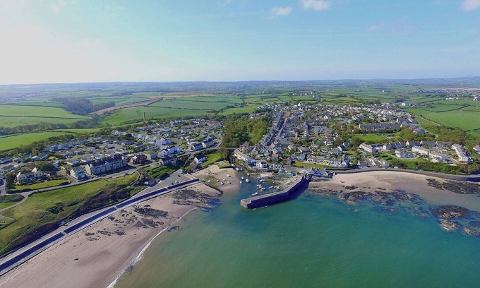 Cemaes Bay Cottage | Cozy 2 Bedroom Retreat with Ocean Views in Cemaes Bay