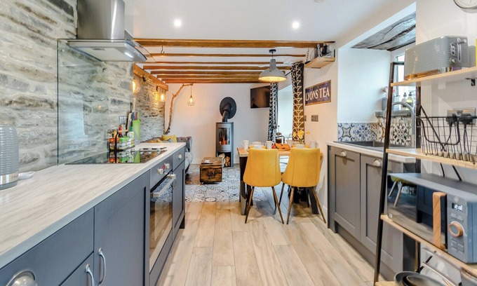 Cilgerran Cottage | Cozy 2 Bedroom Accommodation with Oceanfront Views