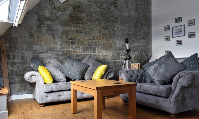 Criccieth Cottage | Cozy 2-Bedroom Retreat with Oceanfront Views in Criccieth