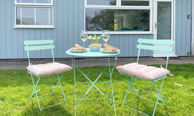 Dartmouth Cottage | Stylishly Refurbished Chalet with Oceanfront Views