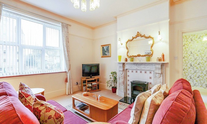 Eastbourne Cottage | Exceptional 2-Bedroom Stay with Ocean View in Eastbourne