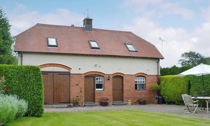 Eardisland Cottage | Family-Friendly 2 Bedroom Stay in Eardisland Near Leominster