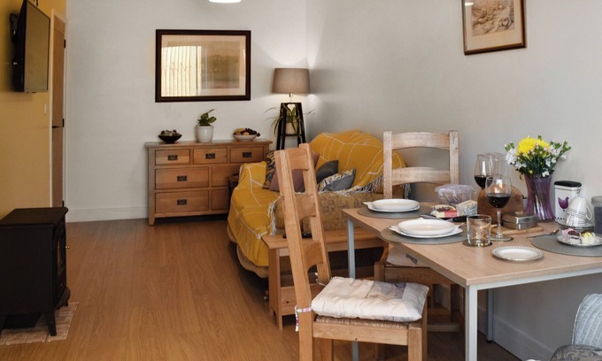 Mundesley Cottage | Family-Friendly 2 Bedroom Retreat with Ocean Views