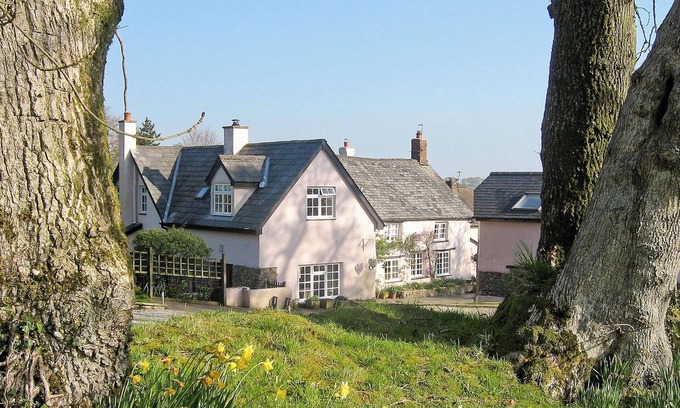 Okehampton Cottage | Pet-Friendly 2 Bedroom Retreat in Northlew, Near Okehampton
