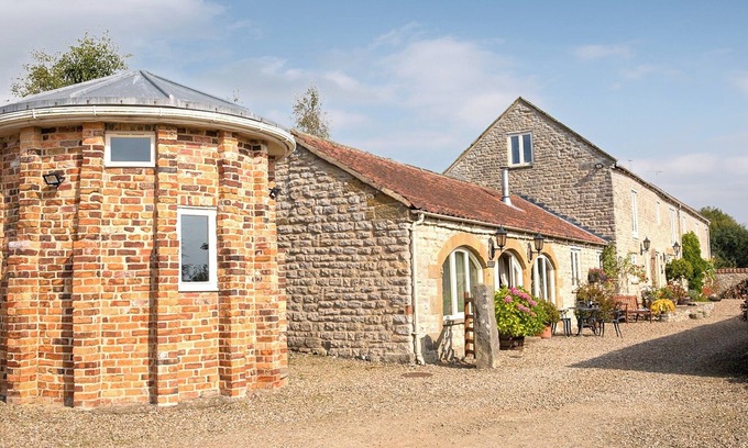 Wrelton Cottage | Inviting Retreat with Free Wi-Fi and Family-Friendly Amenities