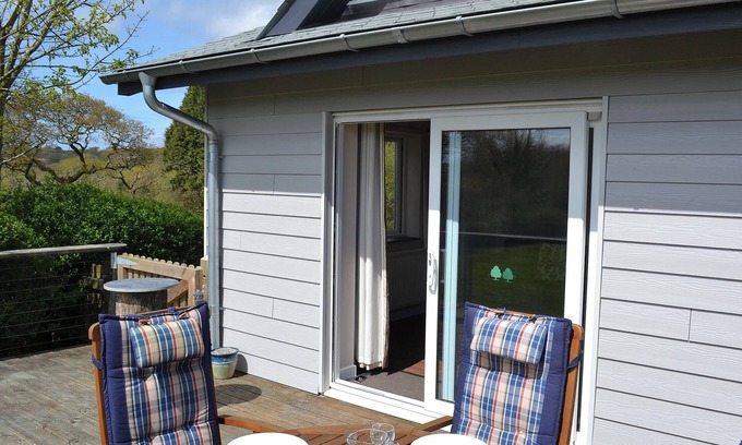 High Street Cottage | Pet-Friendly 2 Bedroom Accommodation with Ocean View