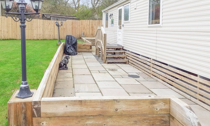 Shaftesbury Cottage | Family-Friendly 2 Bedroom Stay in Stour Row with Breakfast