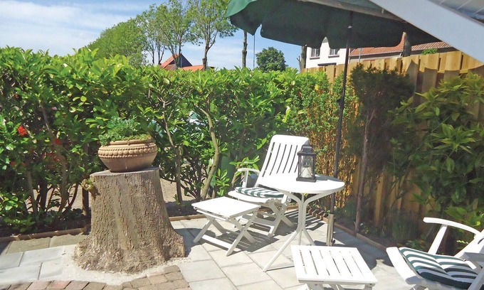 Stavenisse House | Cozy 2-Bedroom Stay in Stavenisse with Spa & Breakfast