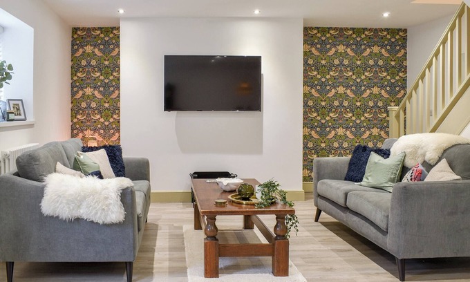 Rhyd-y-clafdy Cottage | Stylish Cottage in Abererch with Ocean Views & Pet-Friendly