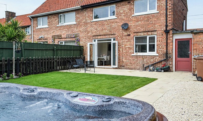 Beverley Cottage | Refurbished Holiday Home Near Town Centre with Great Amenities