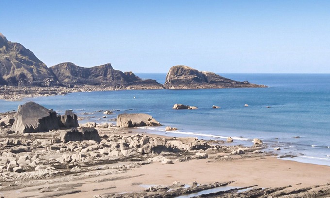 Bideford Cottage | Cozy 2-Bedroom Retreat in Welcombe with Oceanfront Views