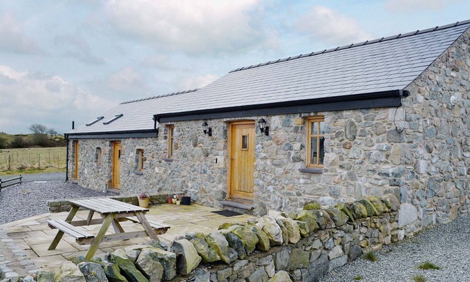 Bodffordd Cottage | Family Getaway with Ocean Views and Top-Rated Comfort