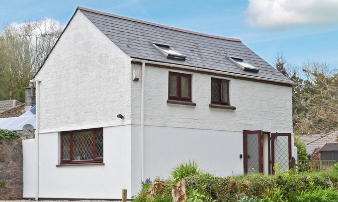 Boscundle Cottage | Family-Friendly 2 Bedroom Retreat in Tregrehan, St Austell