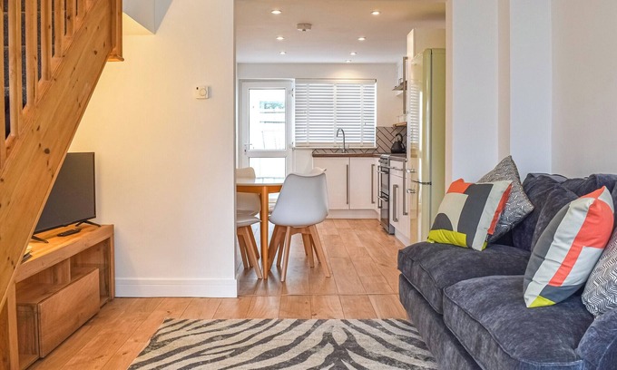Troon Cottage | Refurbished Gwynn House: Pet-Friendly with Breakfast Included