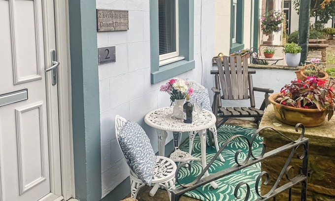 Wing Cottage | Cozy 2 Bedroom Retreat in Scenic Carlisle with Lake View