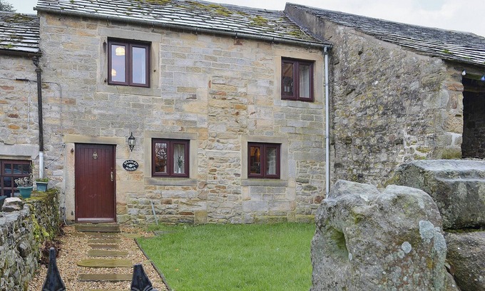 Harrop Fold Cottage | Pet-Friendly 2 Bedroom Stay in Harrop Fold Near Clitheroe