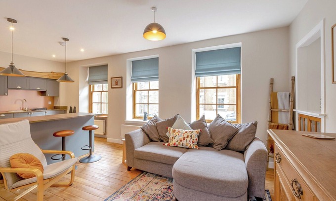 Jedburgh Cottage | Comfortable 2 Bedroom Accommodation with Lake View in Jedburgh
