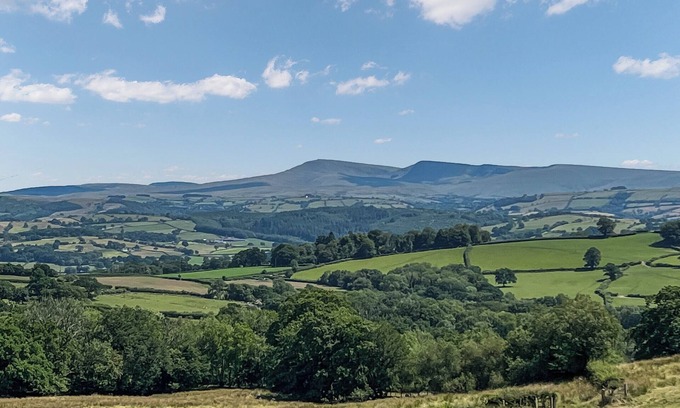 Llanwrda Cottage | Scenic Barn Conversion with Views of Brecon Beacons