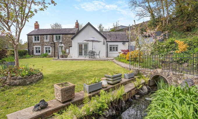 Amroth Cottage | Beachside Escape with Ocean Views and Pet-Friendly Options