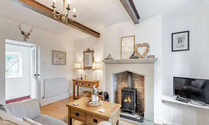 Laycock Cottage | Inviting 2 Bedroom Accommodation in Oakworth with Kitchen