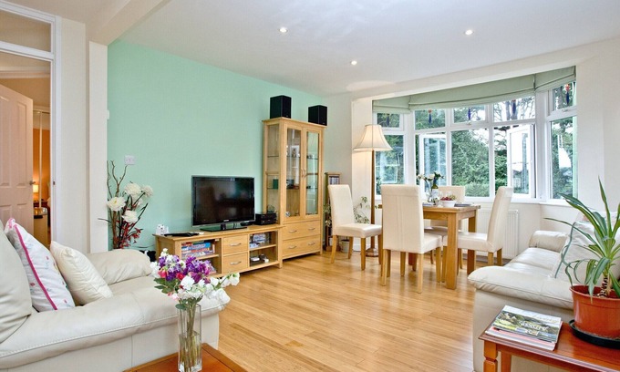 Paignton Apartment | Idyllic Two-Bedroom Apartment with Garden and Ocean Views