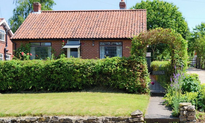 Thornton Dale Cottage | Family-Friendly 2 Bedroom Retreat in Thornton le Dale