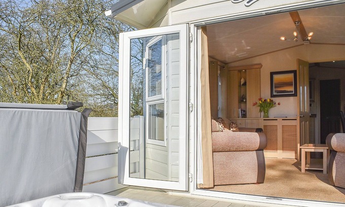 Rhyd-y-clafdy Cottage | Inviting 2-Bedroom Accommodation with Oceanfront Views