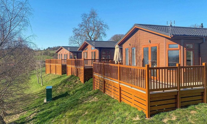 Tunstall Ski Chalet | Spacious 2-Bedroom Retreat in Tunstall, Richmond