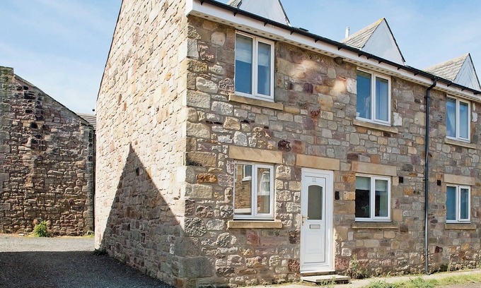 Seahouses Cottage | Pet-Friendly 2 Bedroom Oceanfront Stay in Seahouses