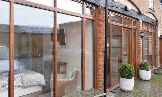 Stafford Cottage | Modern 2-Bedroom Retreat in Lower Drayton, Near Penkridge