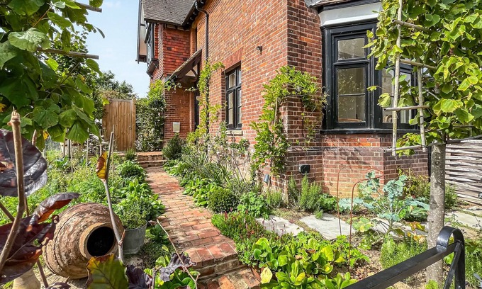 Ticehurst Cottage | 2 bedroom accommodation in Ticehurst, near Battle