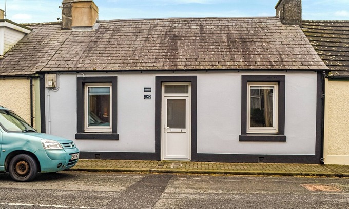 Whithorn Cottage | Cozy 2 Bedroom Getaway with Ocean Views in Whithorn