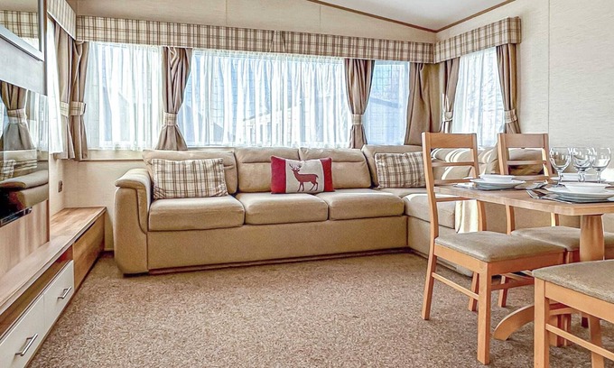 Ningwood House | Cozy 2 Bedroom Getaway in Newbridge, Near Yarmouth