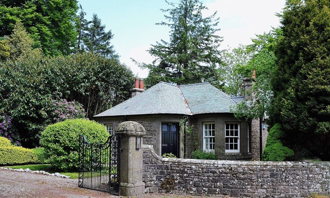Brechin Cottage | Comfortable 2-Bedroom Stay in Edzell, Near Brechin