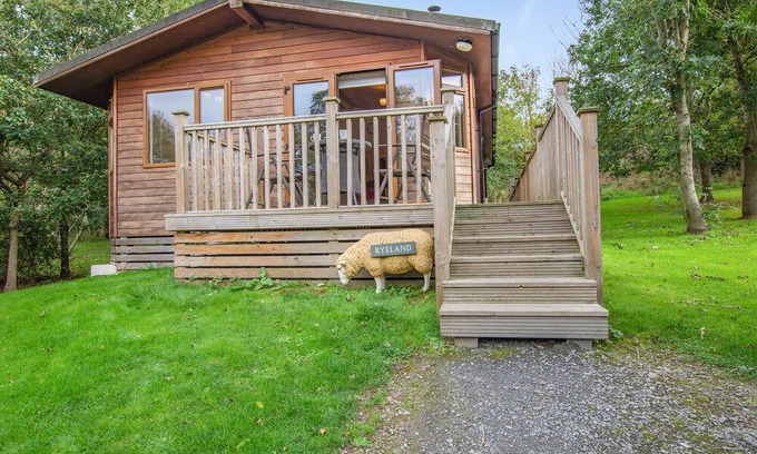 Allithwaite Ski Chalet | Inviting 2 Bedroom Accommodation with Spa & Hot Tub in Cartmel