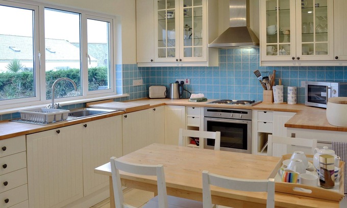 St. Keverne Cottage | Cozy 2-Bedroom Retreat in St. Keverne with Ocean Views